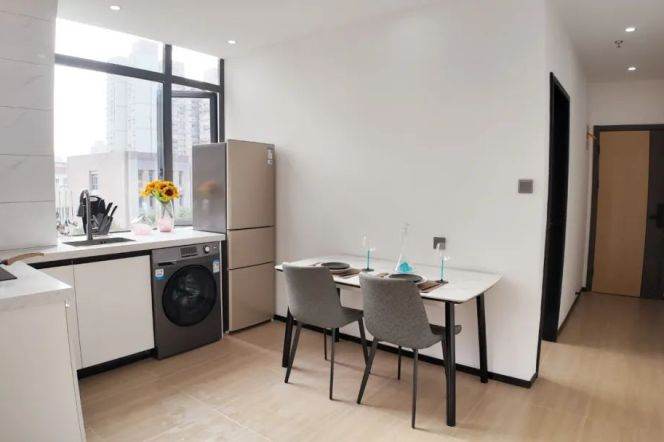 Quality 2br apt in Jing'an Nr Line2&11 JiangsuRd