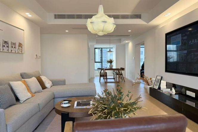 3 Brs, 2 Baths, Floor Heating/Central ac/Oven, 140 sqm @ Longde metro L11&13