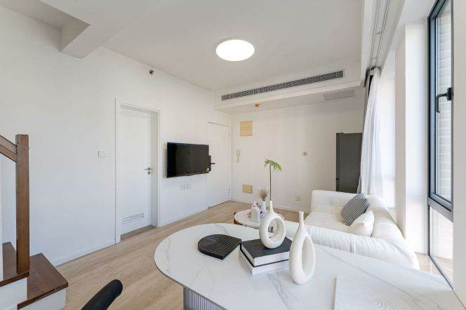 3 Brs, 2 Baths with Balcony, Central ac, Oven, 110 sqm @ Shangcheng metro L9