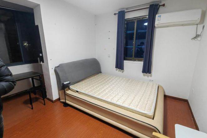 Good price cozy 1 br in XuJiaHui, easy to L 1/9/11 + L3/4/9 Yishan Rd st.