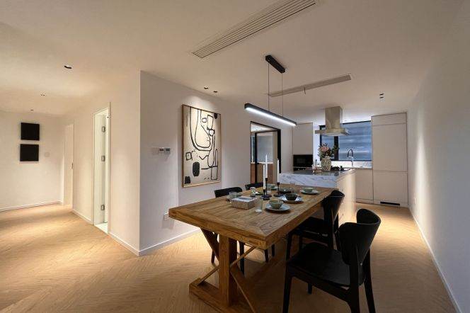 Simple & Beautiful 3+1BR | West Nanjing rd Metro | 1F with huge garden