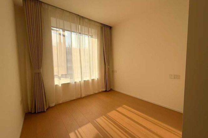 SuZhou Creek view 2BR 2BTH w/ Floor Heating nr ZhongTan Road M3/4