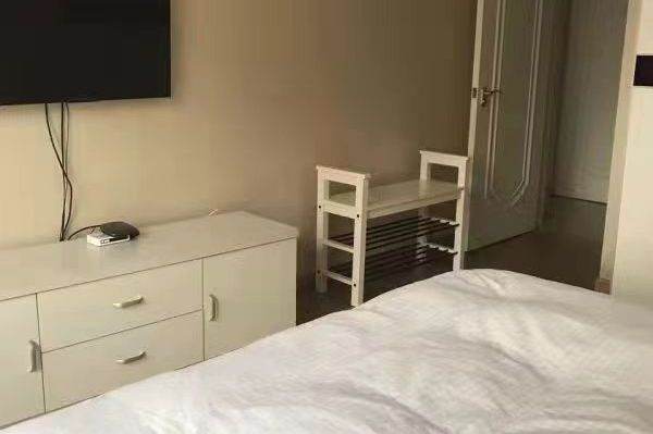 A real cozy master room at Line 10 hangzhong Lu station-5mins walking