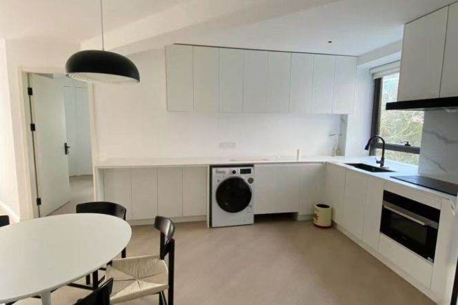 Great Building+Modern&Spacious&Really Bright Elevator 1Br Bath Apt+West Nanjing Rd CBD