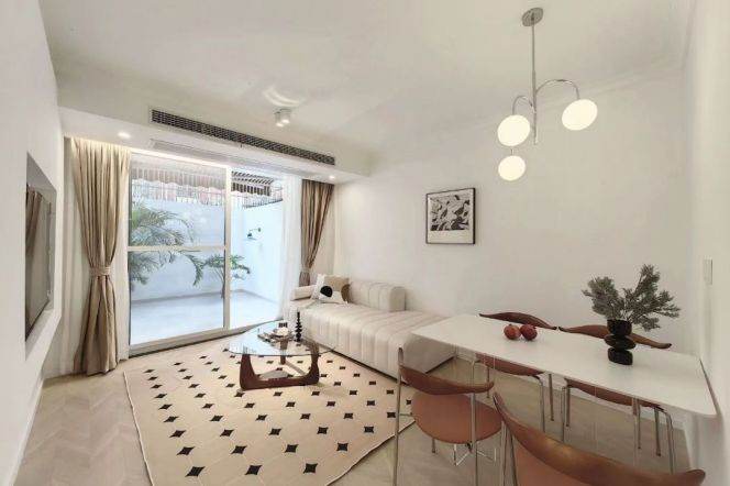 Modern 1br,with private yard,CA,Oven,storeroom,Hongqiao station,L3&4&10