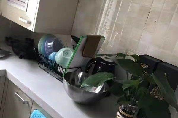 A real cozy master room at Line 10 hangzhong Lu station-5mins walking