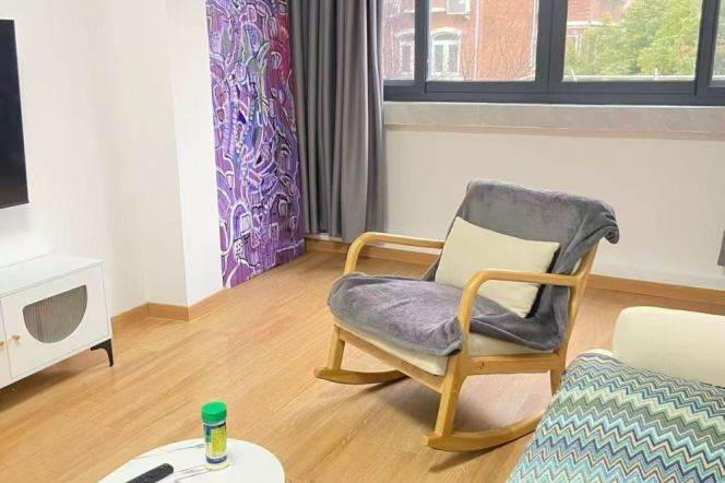 Jing’an Spacious Separate 1Br/2Lr/1Bt Close to L7/13 Changshou Rd Station 
