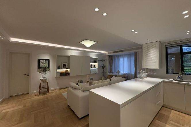 2 Brs, 2 Baths, Brand-new Dec/Floor Heating/Central ac, 120 sqm @ Jiashan metro L9&12