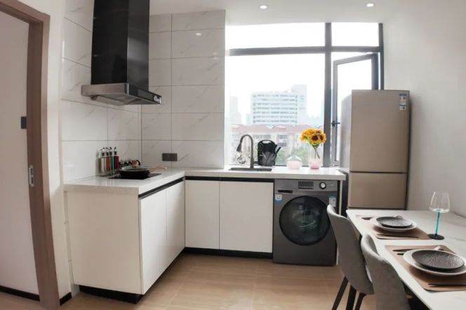 Quality 2br apt in Jing'an Nr Line2&11 JiangsuRd