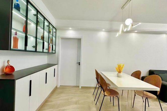 Changshou rd/spacious 2BR 2LR/elevator/110 sqm/bright room@L7/13