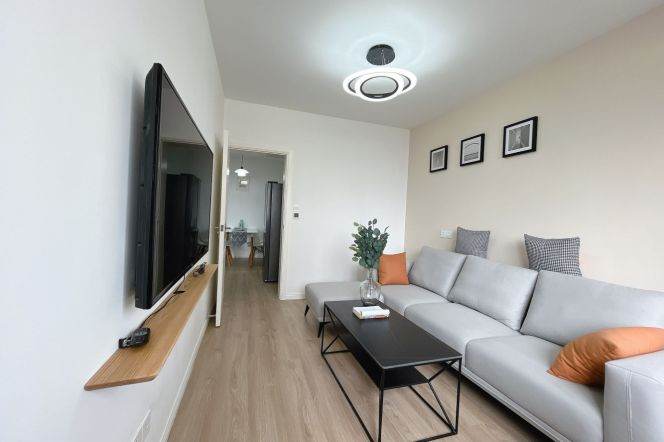 Sihe Garden /Spacious 1Br Apt 80Sqm / Heating ,Jing'an Temple Metro L2/7/14