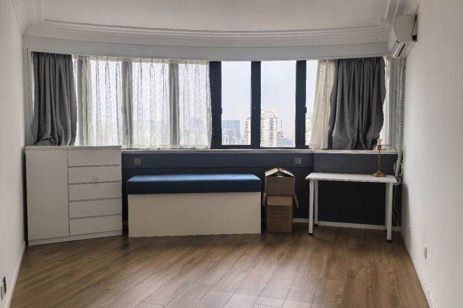High rise two bedrooms elevator apt near Zhongshan Park
