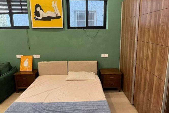 Cozy 1 br with big garden, pets friendly in XuHui . L 7/9 ZhaoJiaBang Rd St