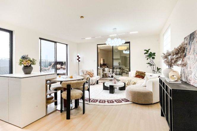 2 Brs, 1 Living room with Terrace/Floor Heating/Central ac/Oven @ Longde metro L11&13