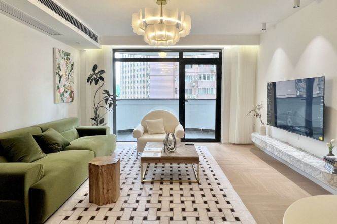 Outdoor balcony,3Br,2Bth,Nr Jing'an temple station,L2,7