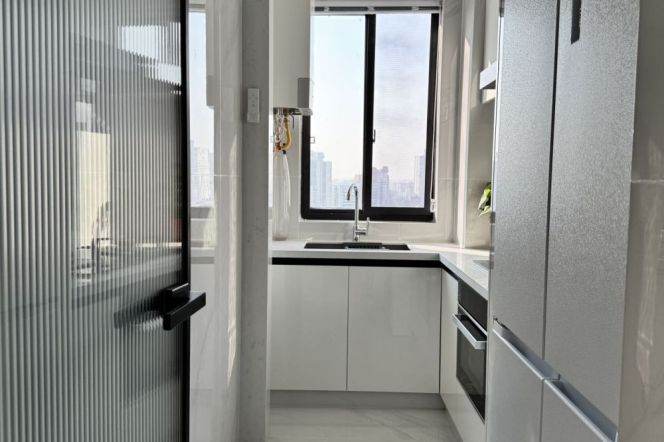 Impressive bright 1BR Apt| All south | Loushanguan rd Metro 10.9K