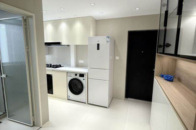 2Bdrs 1 bath Apt/Modern&Spacious&Bright/L3/4/10 Hongqiao Rd/elevator