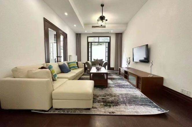 The entire lane house@jiashan rd 300sqm with 4br/2br 300sqm terrace and  garden