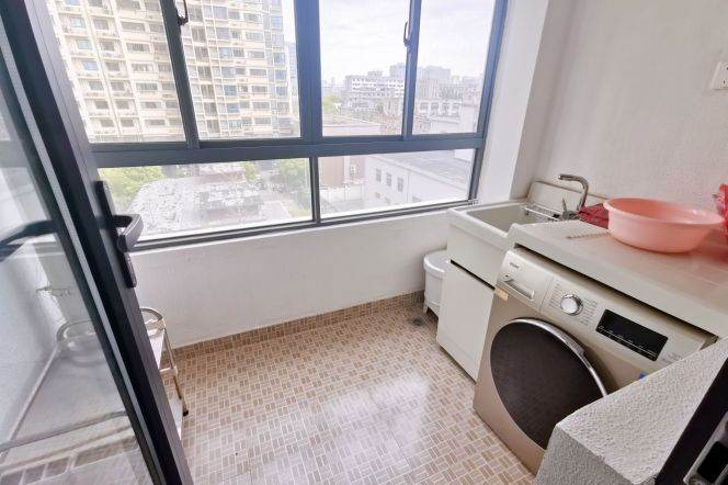 Comfy 2BR elevator building Good sunlight line 12 Hongcao Rd.