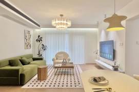 Outdoor balcony,3Br,2Bth,Nr Jing'an temple station,L2,7