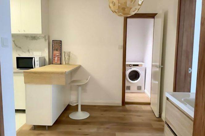Line 7/9 Zhaojiabang Road -Standard 1bed with elevator- Light decoration- full of natural sunlight 