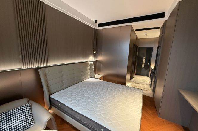 1Studio near line 1/9/11 Xujiahui and Jiao'tong Uni can long and short term lease