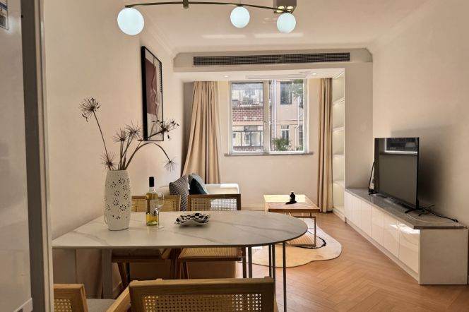 Spacious & Sunny 1Br | Next to L2/15 Loushanguan rd | All south