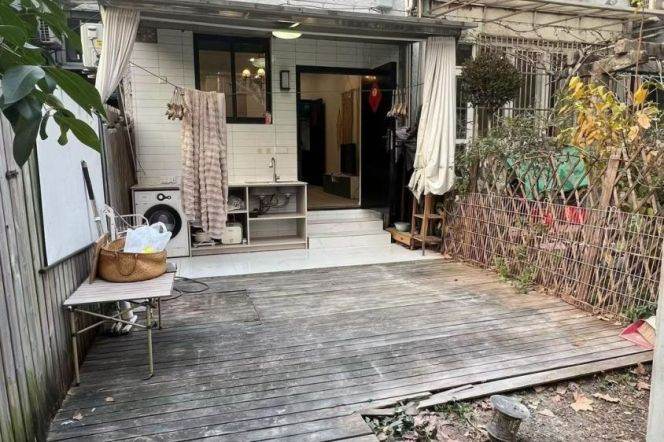 Cozy 1 br with big garden, pets friendly in XuHui . L 7/9 ZhaoJiaBang Rd St