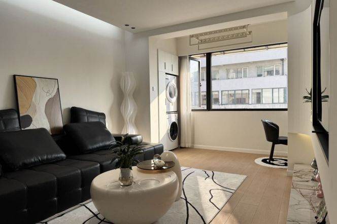 Impressive bright 1BR Apt| All south | Loushanguan rd Metro 10.9K