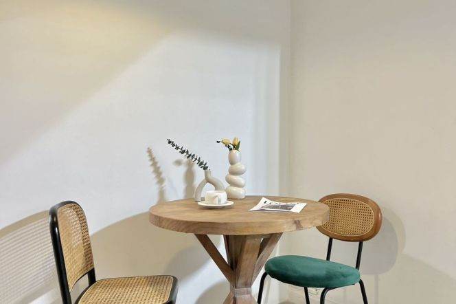 Cozy room near Hanzhong rd, just 2 roommates, close to ECNU