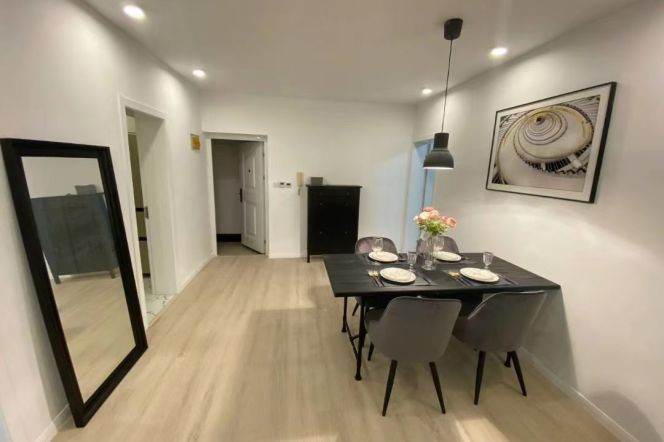 2 Brs, 1 Living room with Floor Heating/Central ac/Oven/ Bathtub @ Jiashan metro L9&12