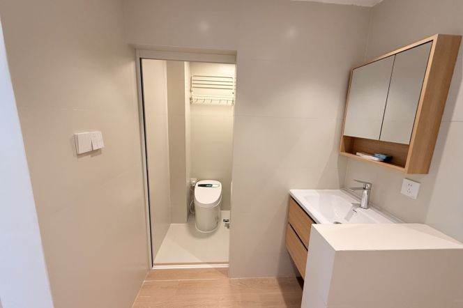 elevator 1BR/living room@L2/11