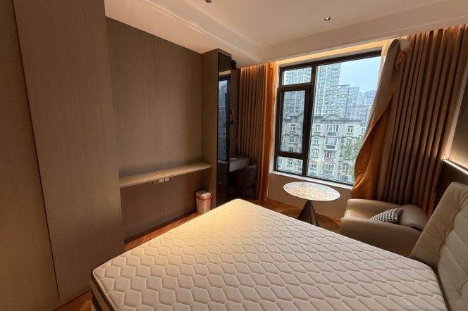 1Studio near line 1/9/11 Xujiahui and Jiao'tong Uni can long and short term lease