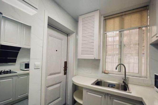 Cozy 1br on JuLu rd, easy to L 2/7 Jing'an Temple + L 1/10/12 South ShaanXi Rd St.