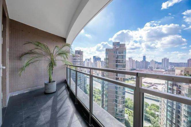 Wuning/Changshou Rd floor heating 3brs/2lv/2bt apt with balcony; L13/14