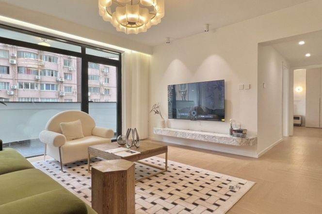 Outdoor balcony,3Br,2Bth,Nr Jing'an temple station,L2,7