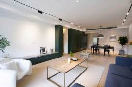 modern 3brs floor heating nice open balcony in no 1 compound Xujiahui 