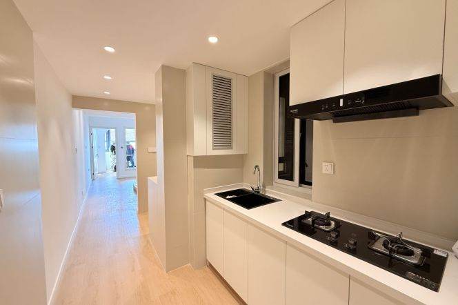 elevator 1BR/living room@L2/11