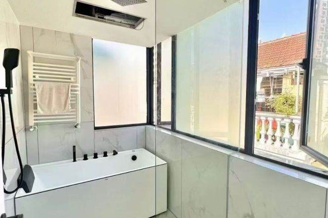 2 Brs, 1 Living room with Terrace/Wall Heating/Dish washer, 110 sqm @ IAPM 