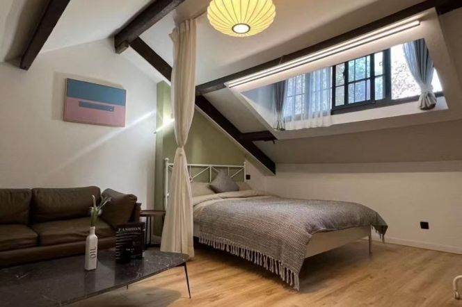 Bright South-Facing 1-BR Near Jing’an Temple