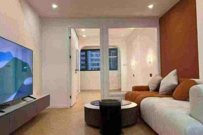 10k Nice 2Br Nr Jiangsu Rd.line2/11