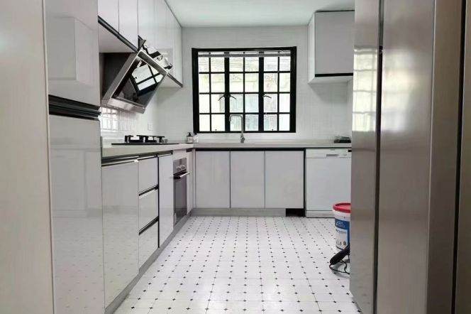 The entire lane house@jiashan rd 300sqm with 4br/2br 300sqm terrace and  garden