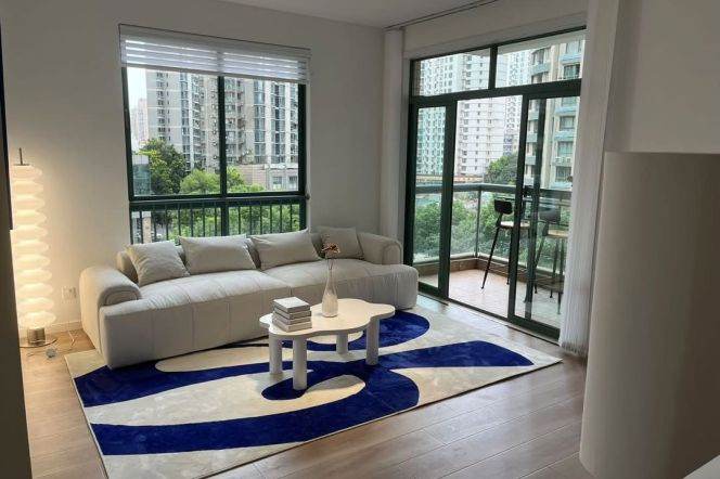 Bright 2BR Apartment in Beautiful Compound – Near Line 13/14