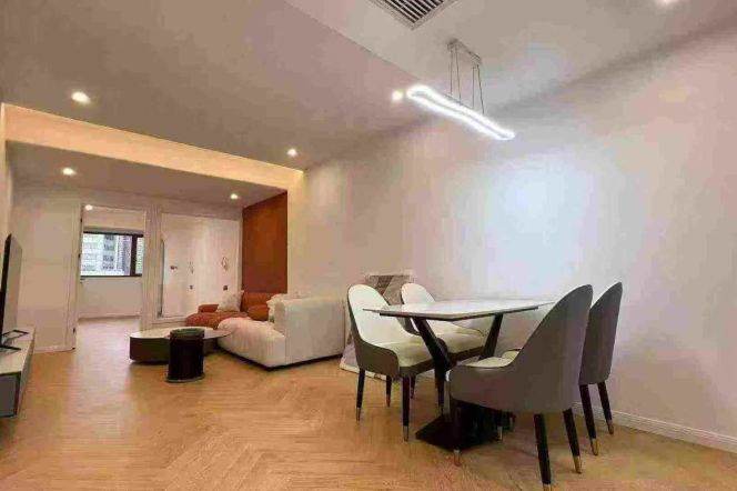 10k Nice 2Br Nr Jiangsu Rd.line2/11