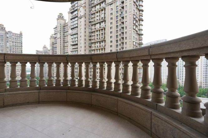 modern big 3brs wall heating open balcony beside Huang pu river line 7,12 many mall 31K