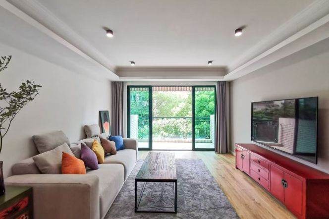 Outdoor balcony, 3Br/3Bth,Nr L2/11 Jiangsu Rd