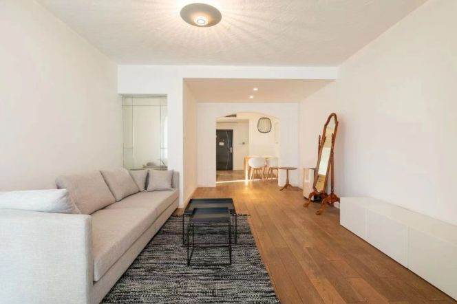 Modern 2brs with floor heating and balcony  nearby yuan road