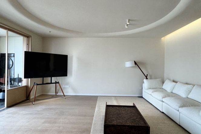 Spacious & Sunny 2Br +Balcony + Heating | Next to L2 Weining rd metro station | River view