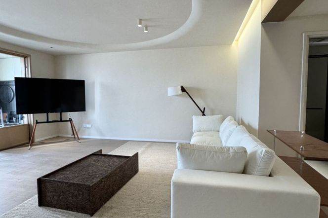 Spacious & Sunny 2Br +Balcony + Heating | Next to L2 Weining rd metro station | River view