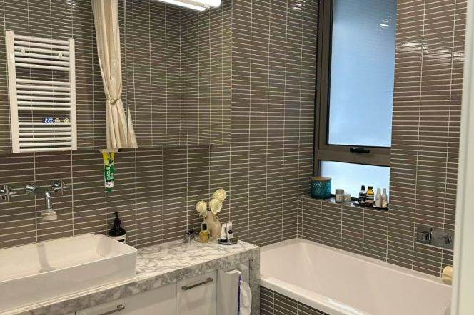 3 Brs, 2 Baths with Balcony/ Floor Heating/Central ac/Gym/Swimming pool @ Changping metro L7